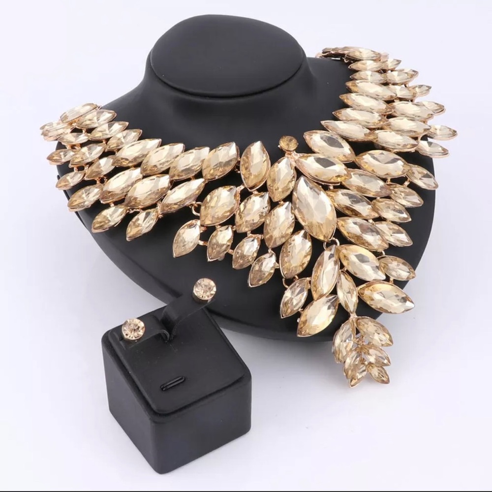 Lovely Rhinestone Neckless Set - Picture 2 of 2